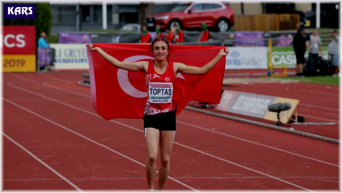 Karslı atletler madalyaları topladı