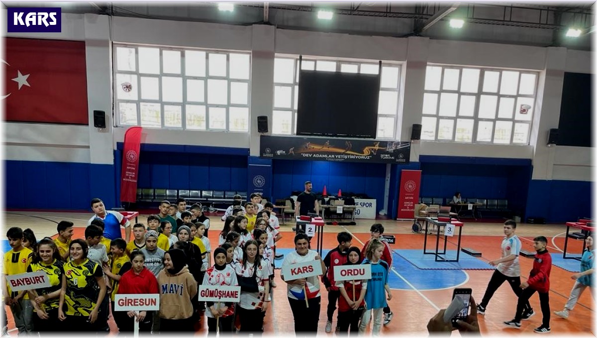 Karslı kız öğrenci bilek güreşinde şampiyon oldu