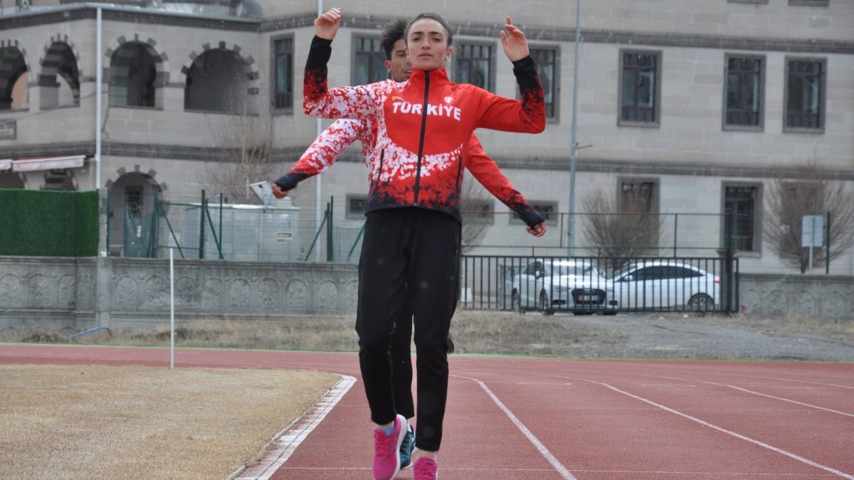 Karslı milli atlet Tuğba Toptaş, Avrupa şampiyonasına hazırlanıyor