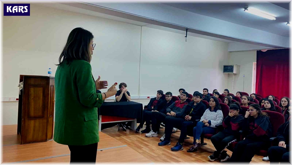 Karslı öğrenciler bilim söyleşisine katıldı