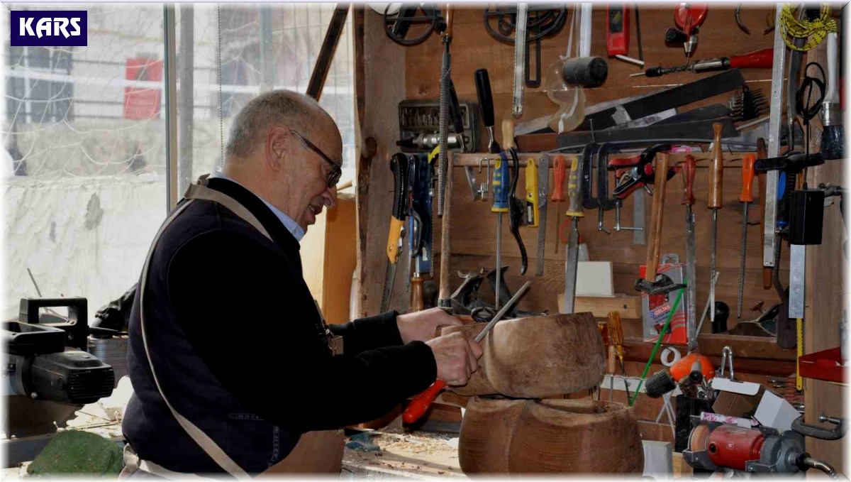 Karslı sanatçı baba mesleğini öğretecek çırak bulamıyor