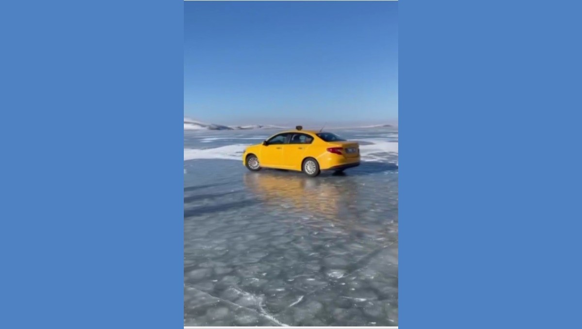 Karslı taksici taksisiyle buz tutan göl üzerine çıktı