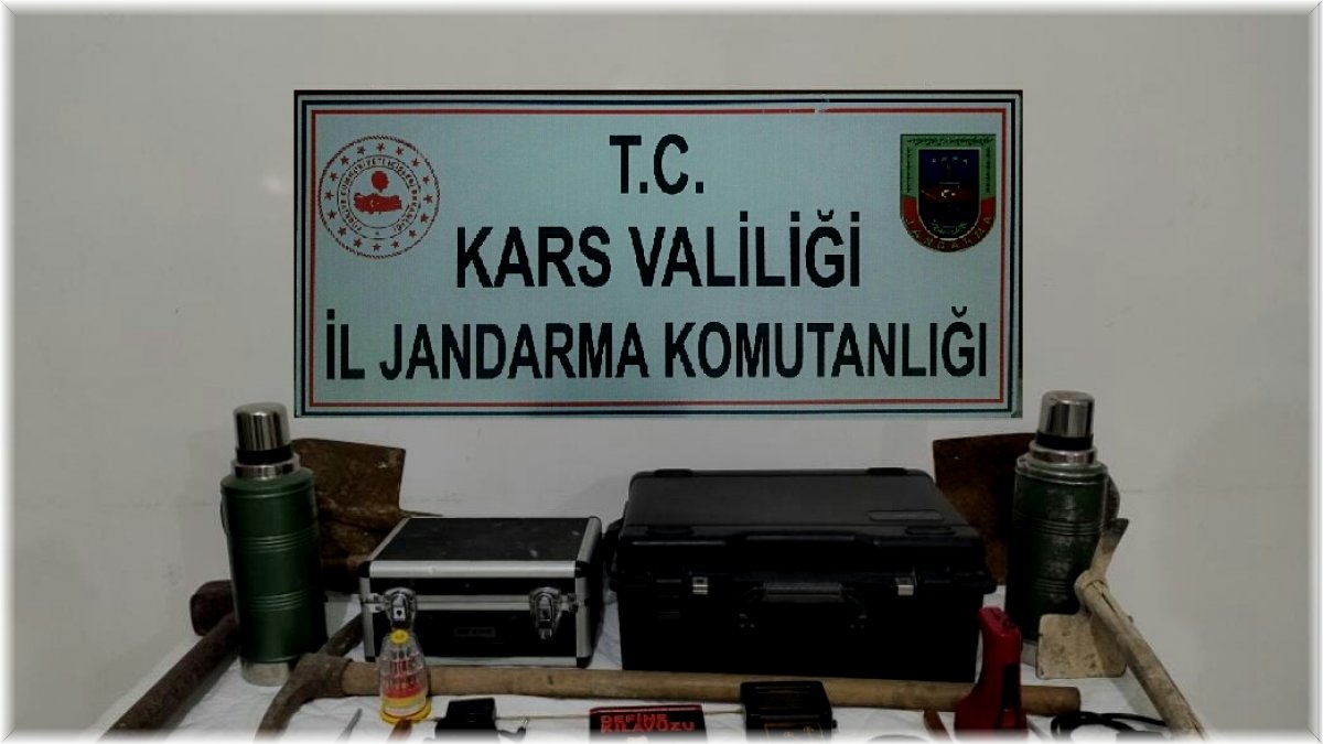 Kars’ta defineciler suçüstü yakalandı