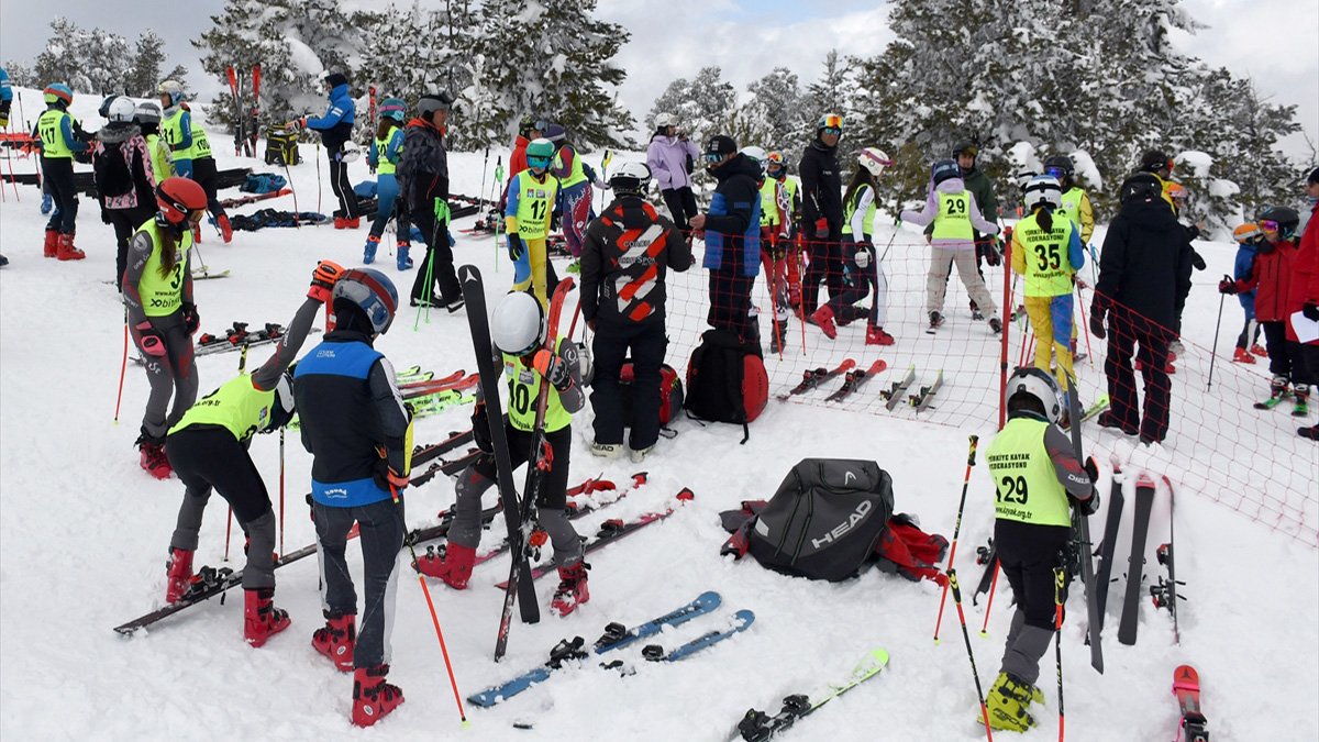 Kars’ta Türkiye Kayak Şampiyonası düzenlendi, 26 ilden 248 sporcu Sarıkamış’ta yarıştı