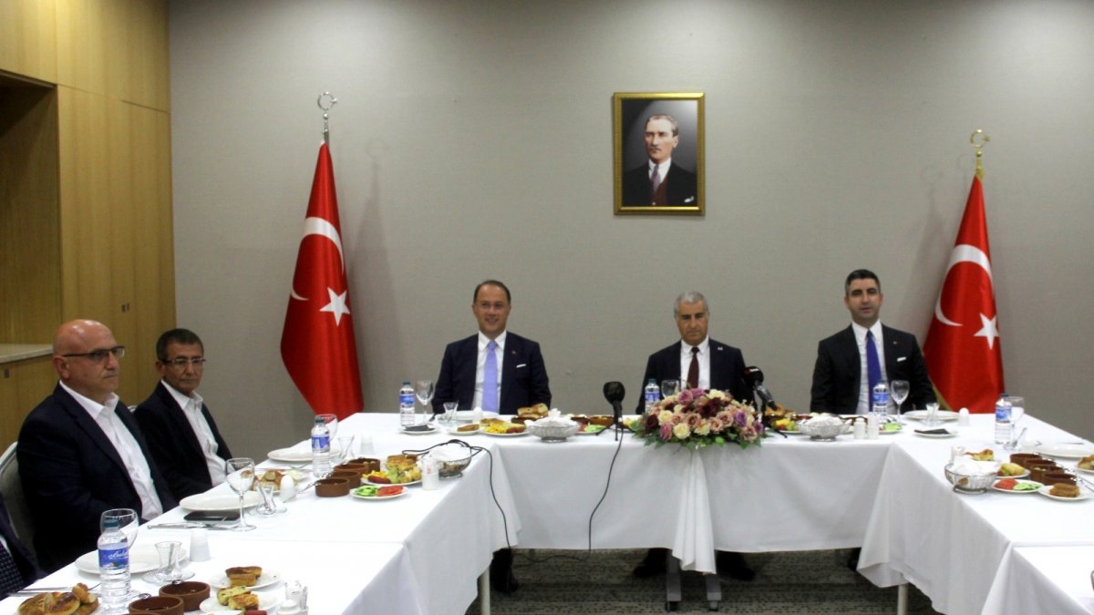Kartal ve Beylikdüzü Belediye Başkanları, Erzincan'da gazetecilerle bir araya geldi