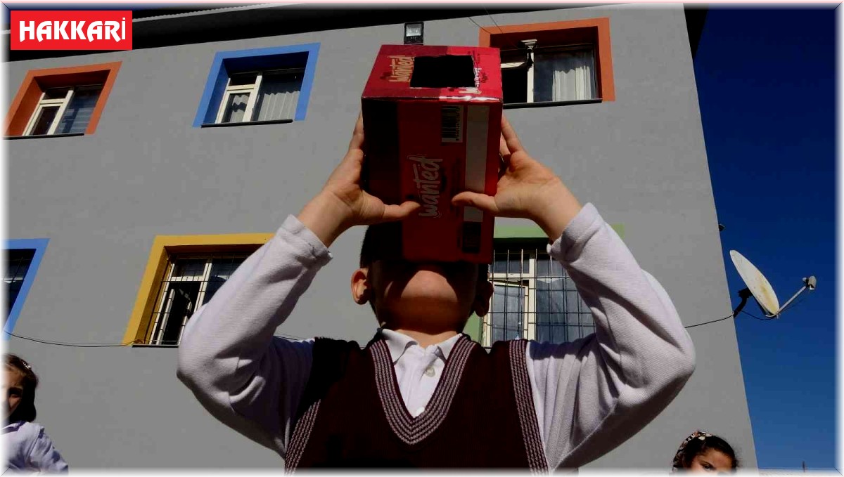 Karton kutudan yapılan düzenekle güneş tutulması heyecanı