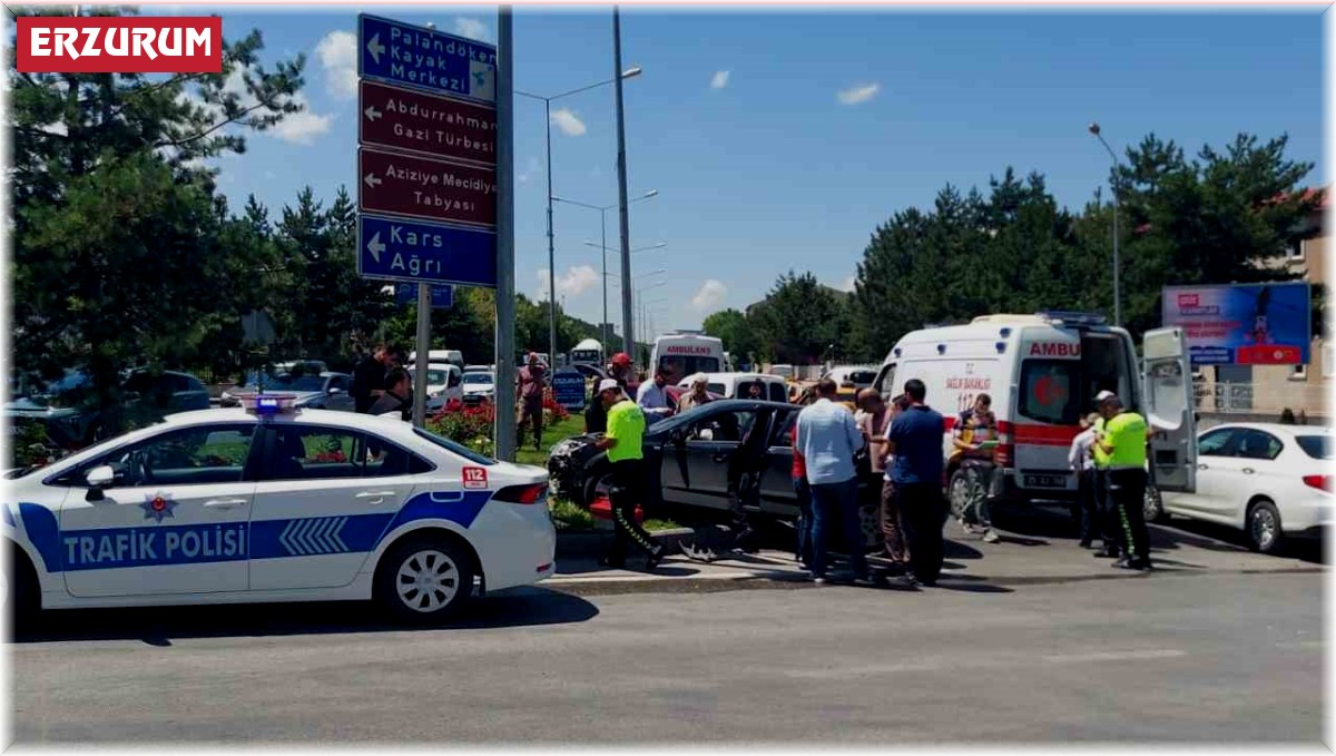 Kavşakta feci kaza: 6 yaralı