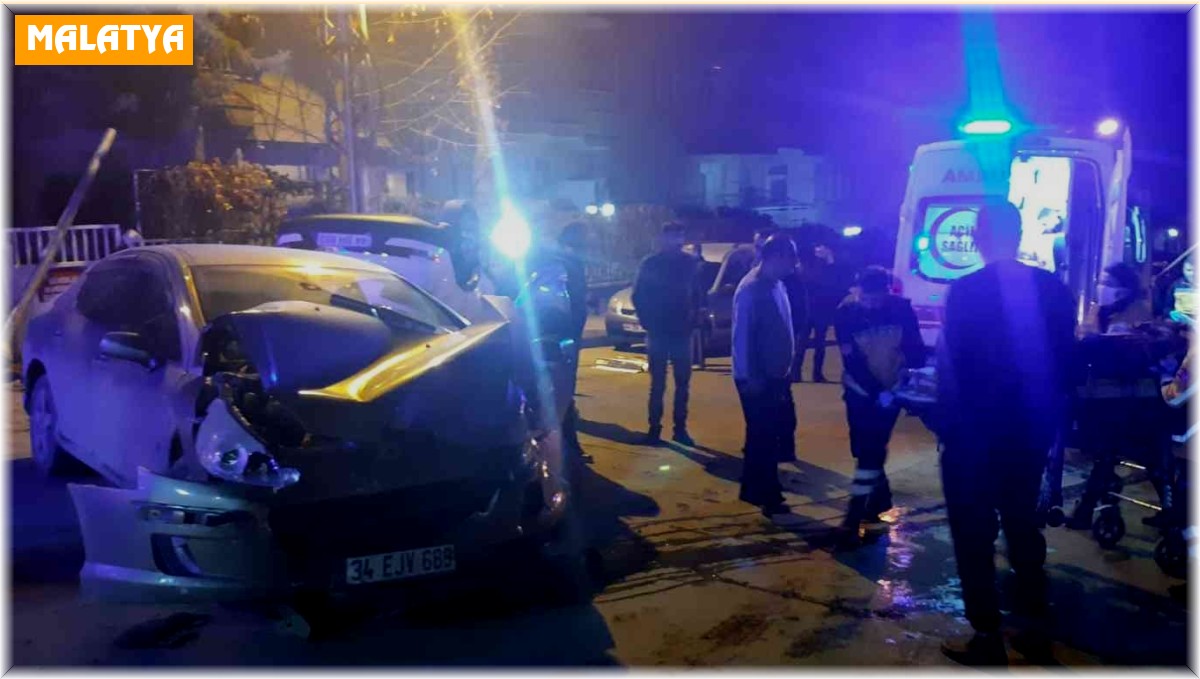 Kavşakta kaza:2 yaralı