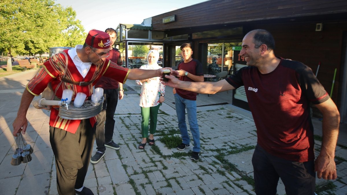 Kavurucu sıcakların serinleten şerbetleri: "Meyan ve reyhan"