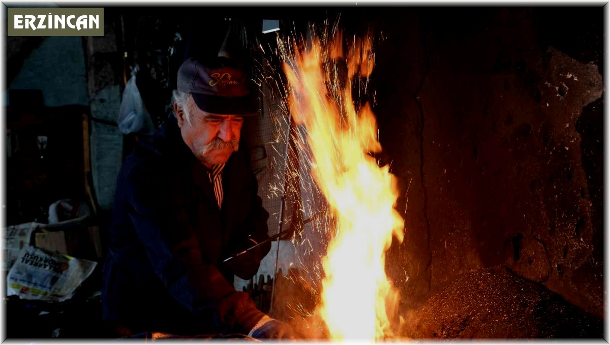 Kavurucu sıcaklıklarda demir döven usta teknolojiye direniyor