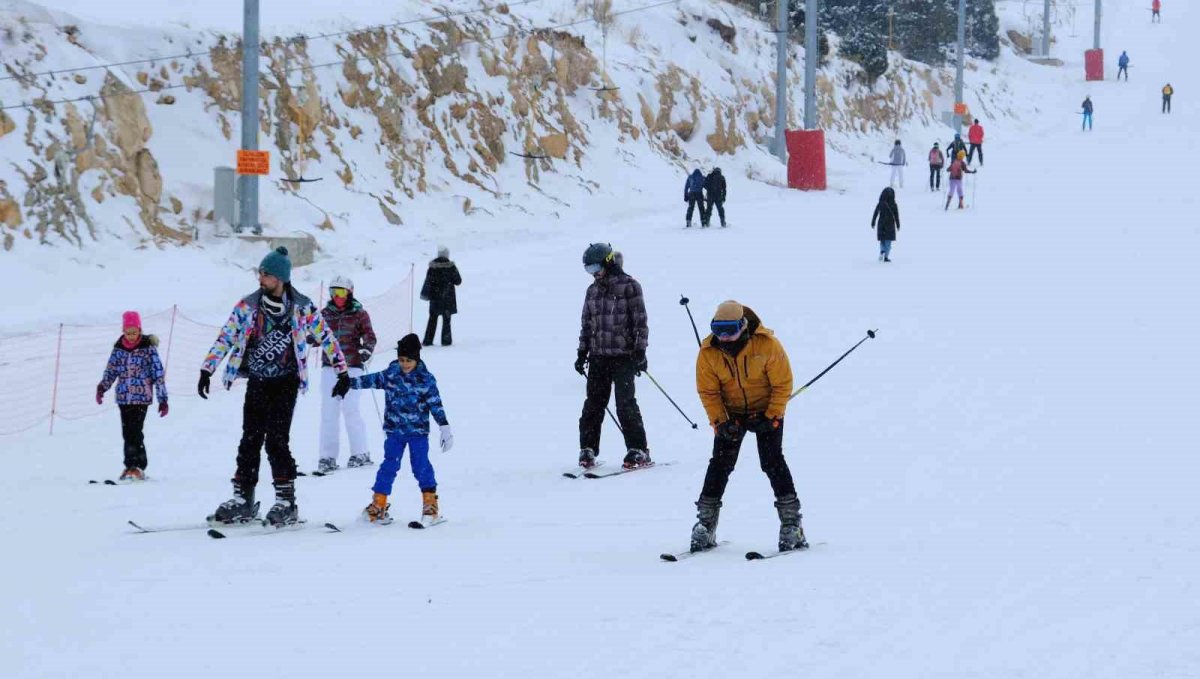 Kayak merkezlerinde güncel kar kalınlıkları açıklandı