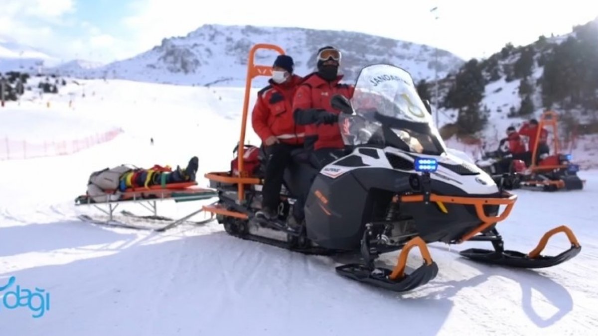 Kayak tutkunlarının huzur ve güvenliği Mehmetçik'e emanet