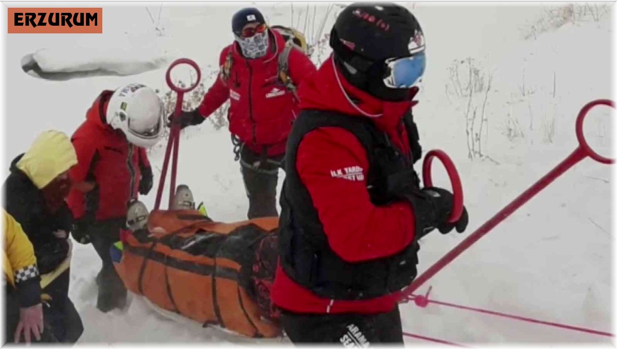 Kayak yaparken yaralanan İranlı turisti JAK timi kurtardı