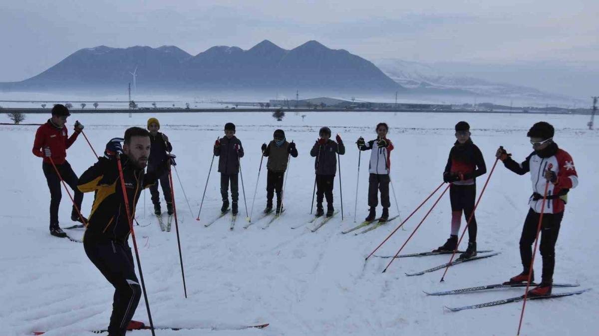 Kayaklı koşu takımı karla antrenmanlarına başladı