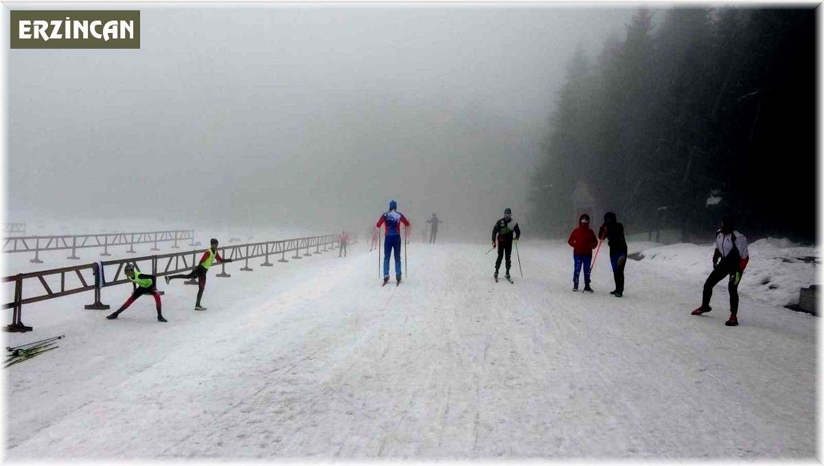 Kayaklı koşuda Erzincanlı sporculardan ikincilik ve üçüncülük kupası