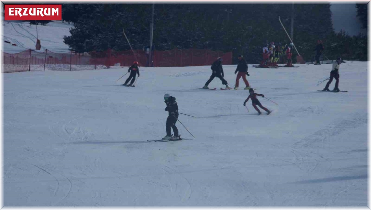 Kayakseverler Palandöken'e akın etti