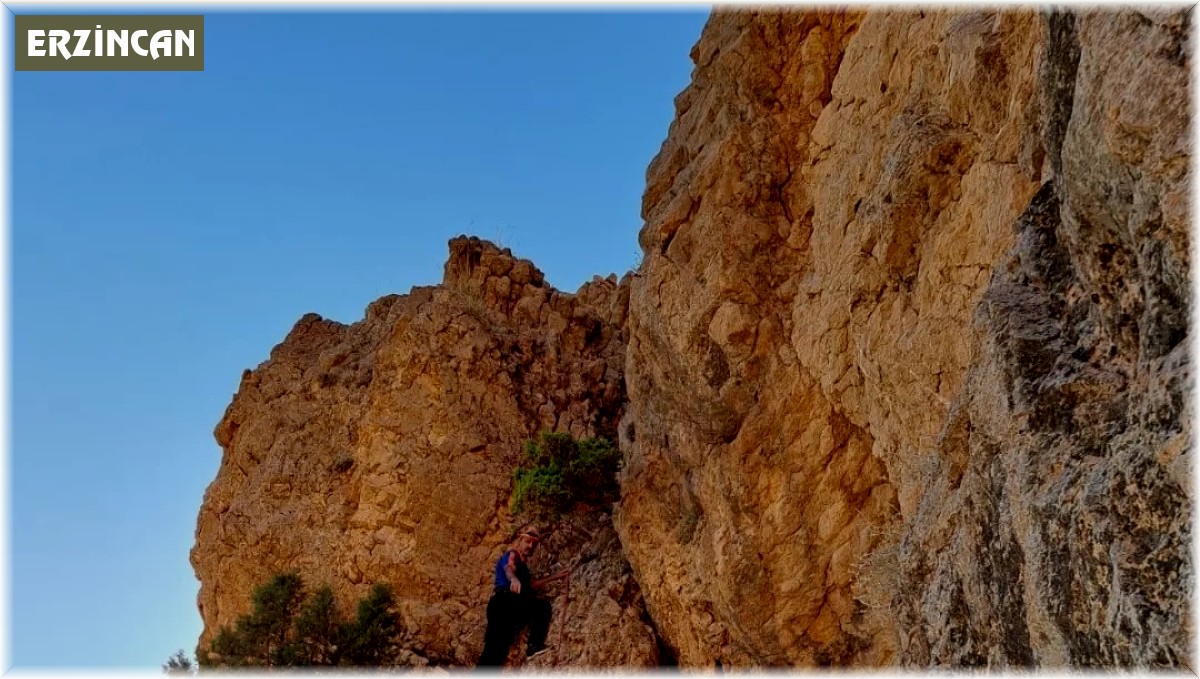 Kayalıklarda mahsur kalan kişi kurtarıldı