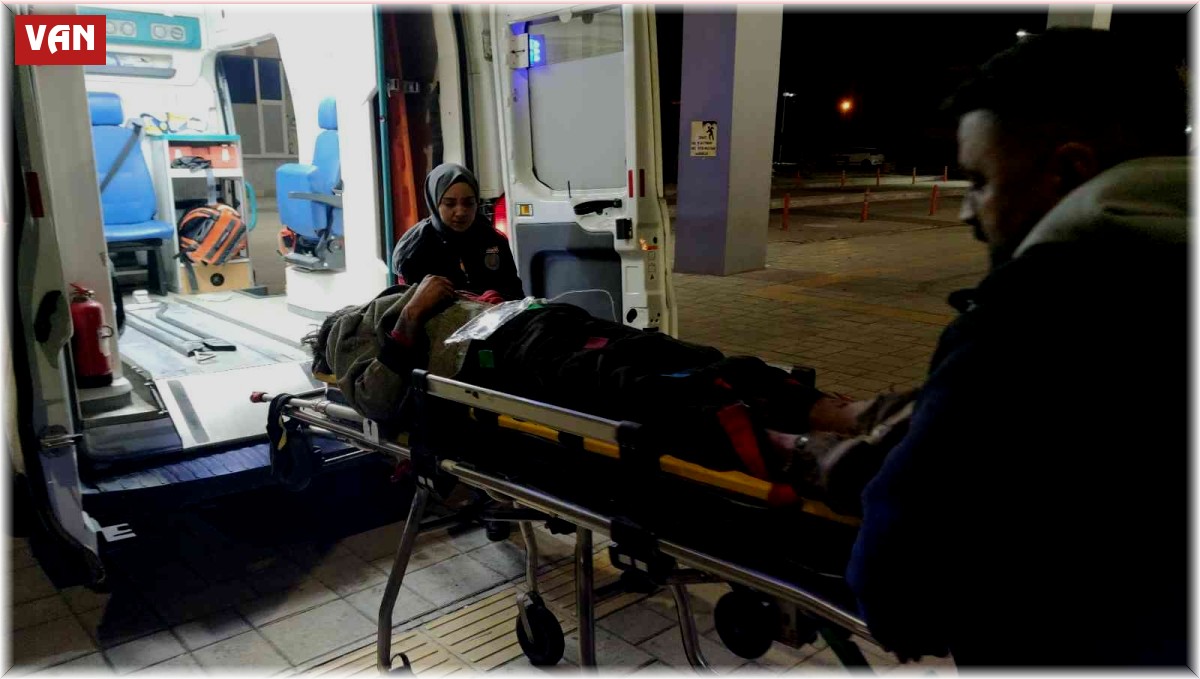 Kayalıklardan düşen 6 düzensiz göçmen yaralandı