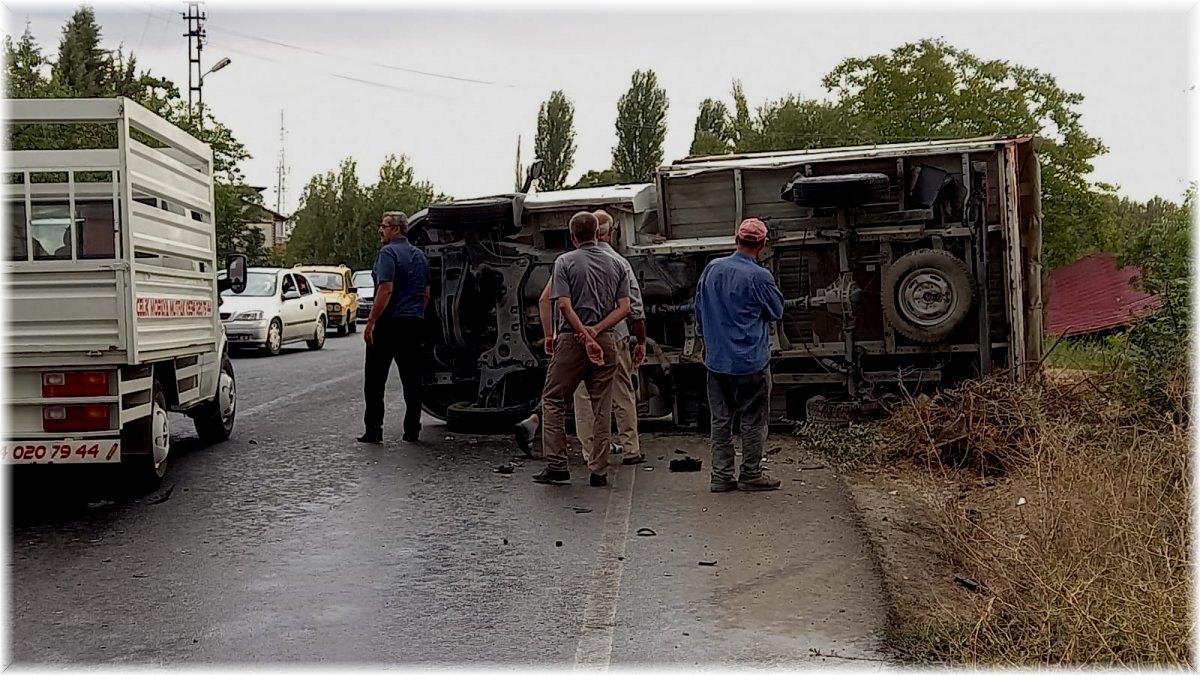 Kayganlaşan yol kaza getirdi