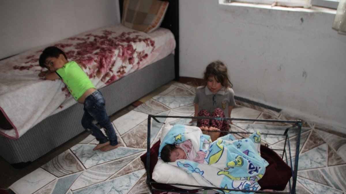 Kayınpederinin sokağa attığı gelin ve çocuklarına Malazgirt halkı yardım eli uzattı