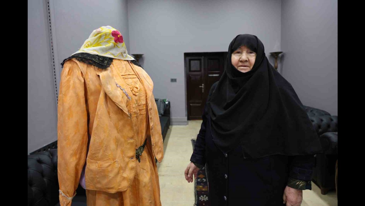 Kayınvalidesinden kalan asırlık gelinliği müzeye bağışladı