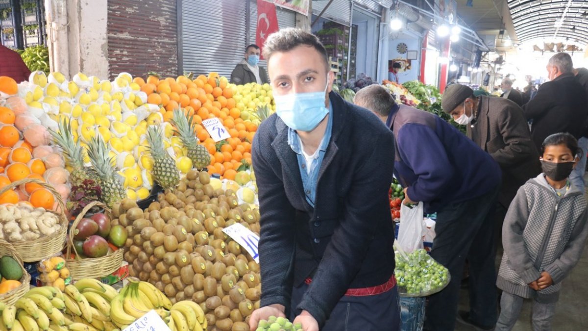 Kayısı kenti Malatya'da Mut kayısı satılıyor