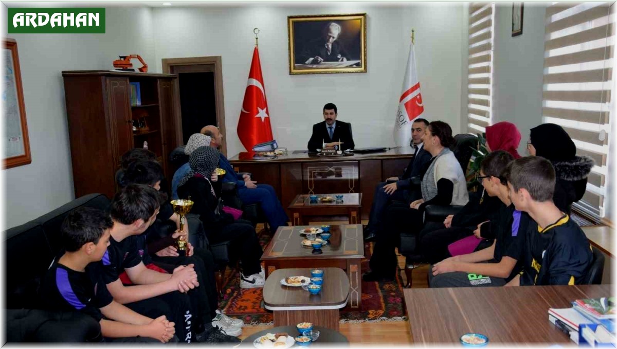 Kaymakam Akduman başarılı sporcuları kabul etti
