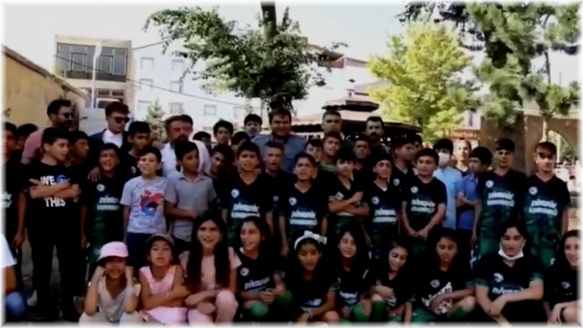 Kaymakam Alper Balcı’dan Diyadin’de 280 çocuğa forma sürprizi