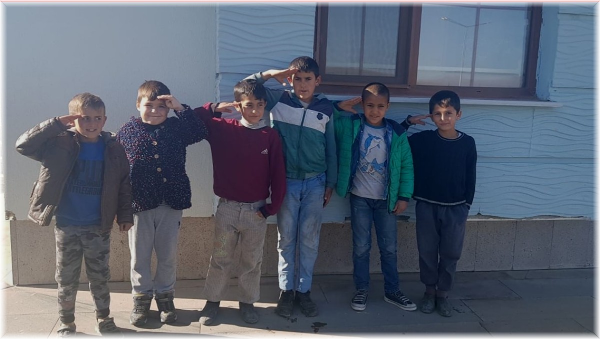 Kaymakam Balcı minik çocukları evine davet etti