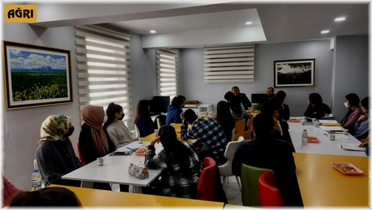 Kaymakam Balcı, üniversite hazırlanan öğrencilerle buluştu