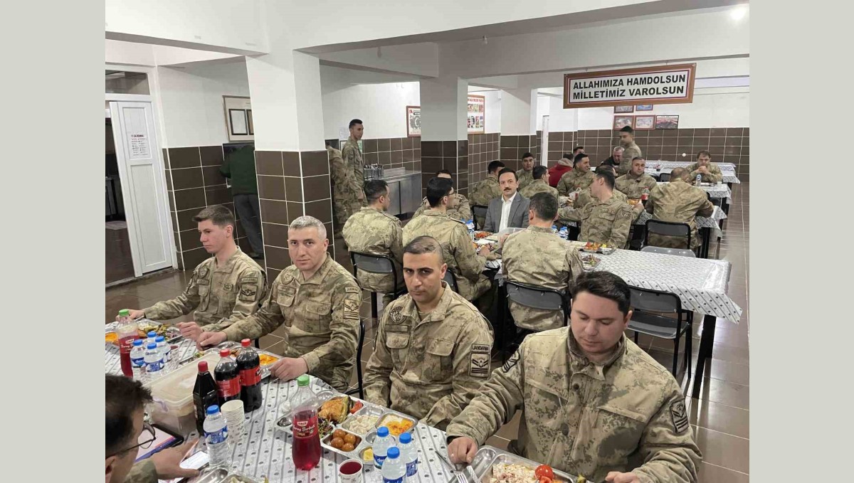 Kaymakam Bayram, jandarma personeliyle iftar açtı