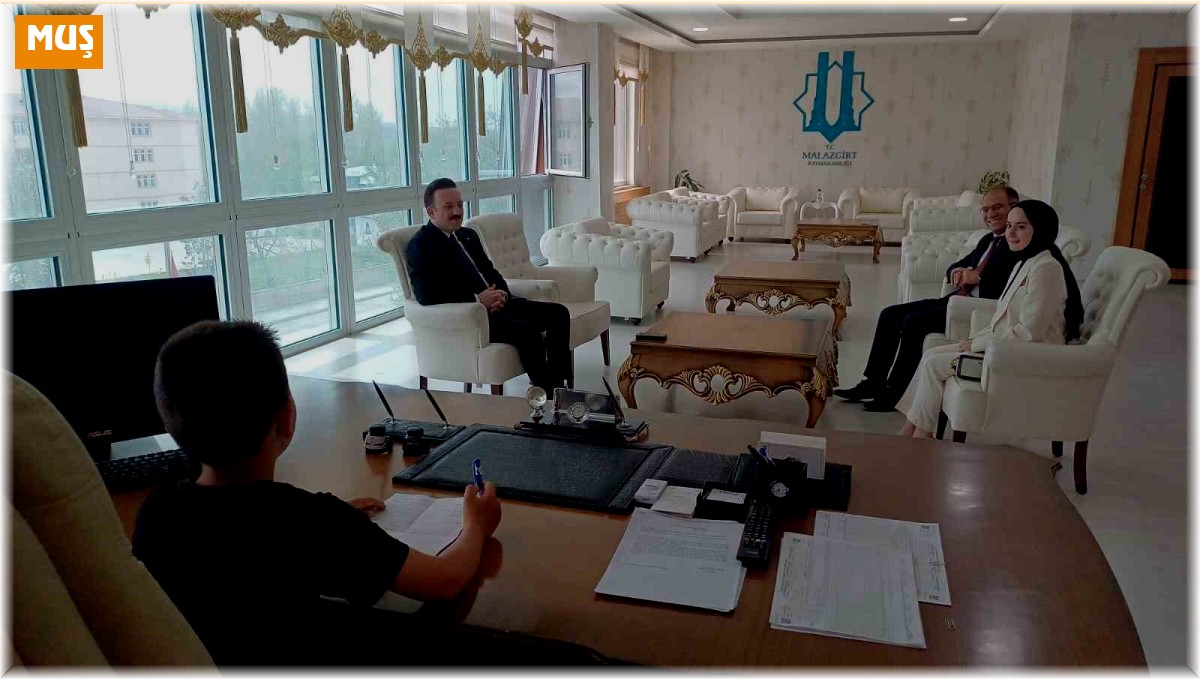 Kaymakam Bayram koltuğunu devretti