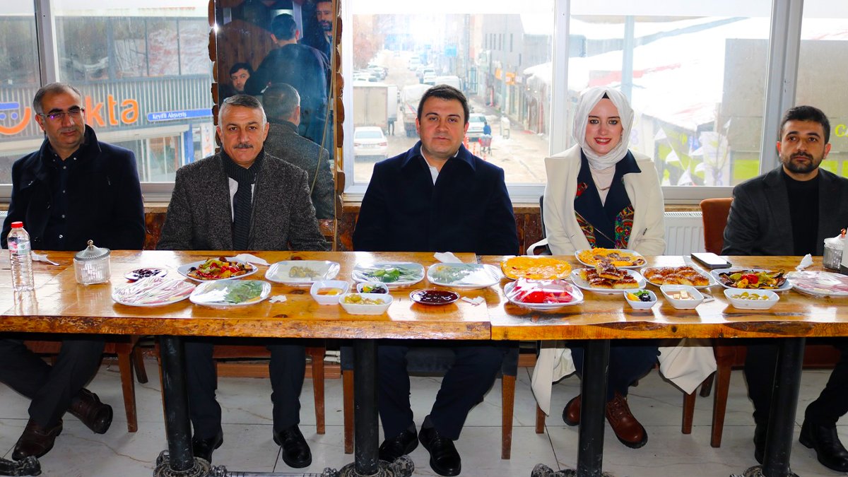 Kaymakam Burak Dertlioğlu, Patnos’ta Okul Destek Projesi kapsamında öğrencilerle bir araya geldi