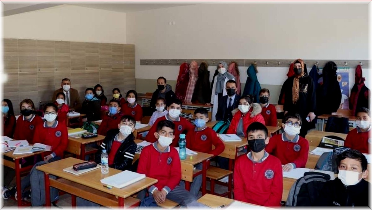 Kaymakam Çelik okulları denetledi