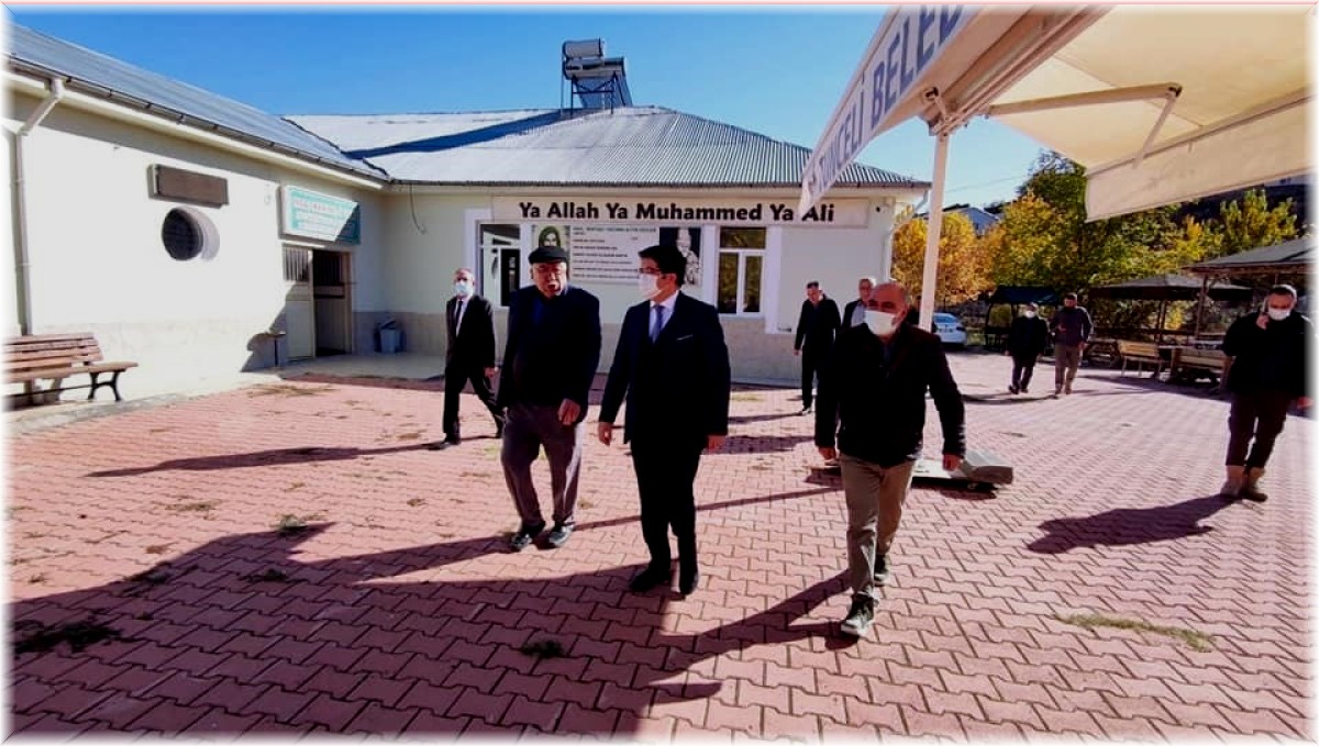 Kaymakam cemevini ziyaret etti, talepleri dinledi