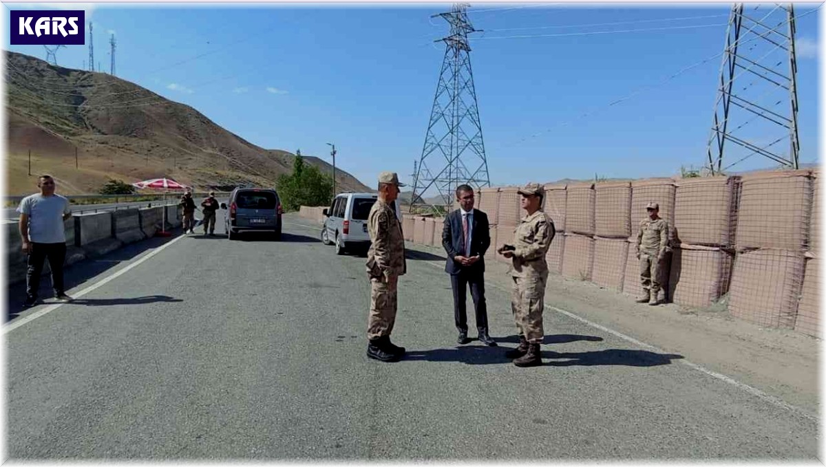 Kaymakam Daştan, üs bölgesinde