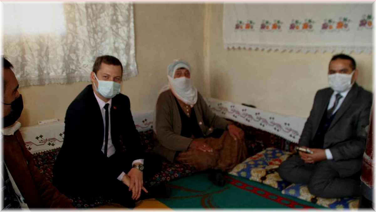 Kaymakam Demirer'den hane ziyaretleri devam ediyor