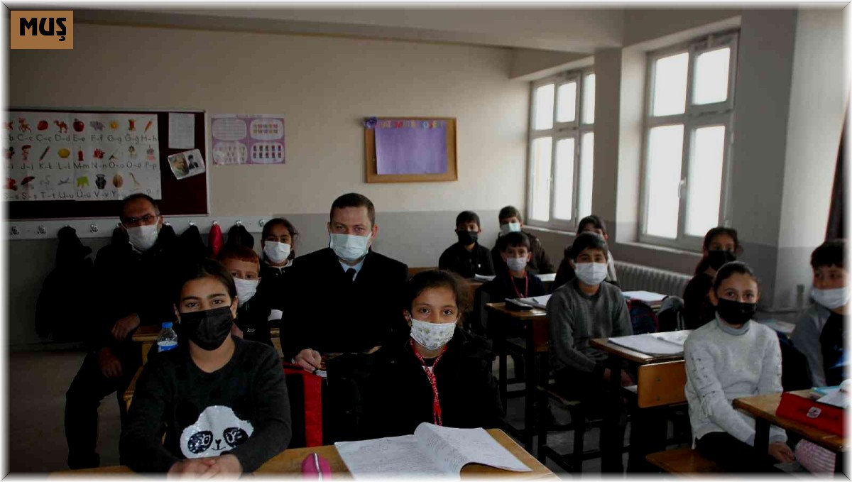 Kaymakam Demirer'den öğrencilere moral ziyareti