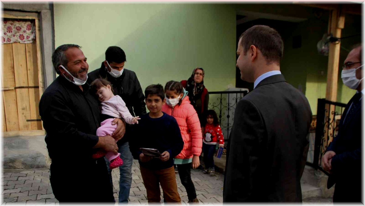 Kaymakam Demirer, hane ziyaretlerine devam ediyor
