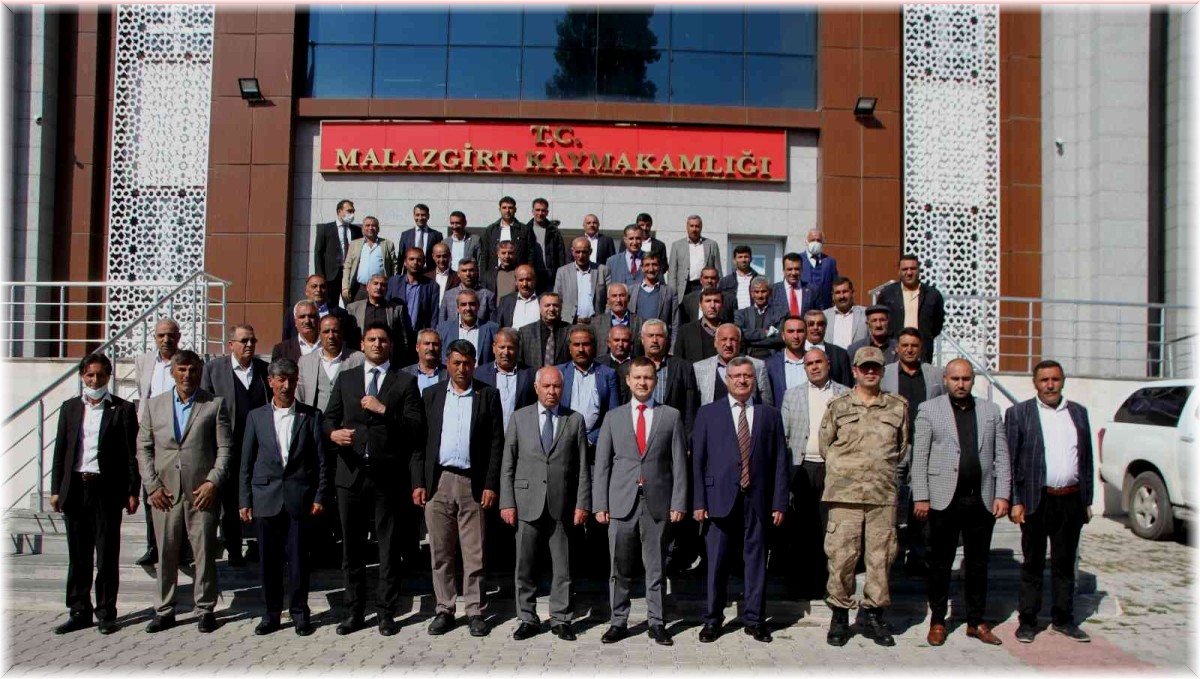 Kaymakam Demirer, muhtarlarla bir araya geldi