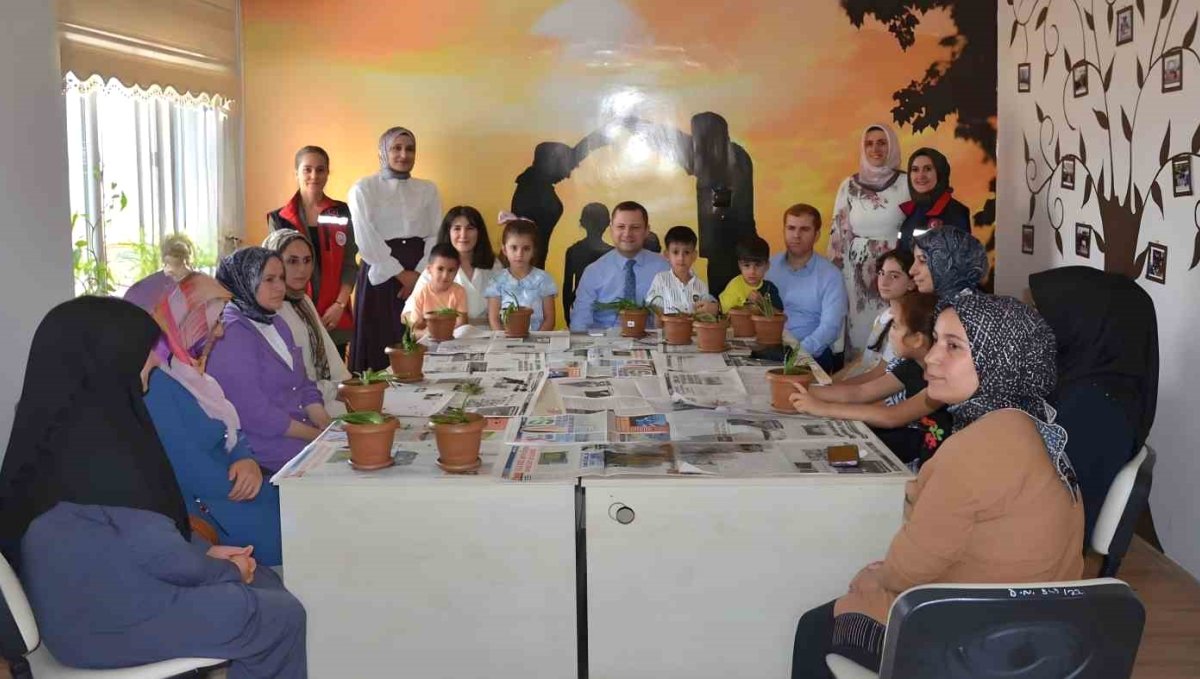 Kaymakam Demirer, Tatvan Sosyal Hizmet Merkezi'nin faaliyetlerini değerlendirdi