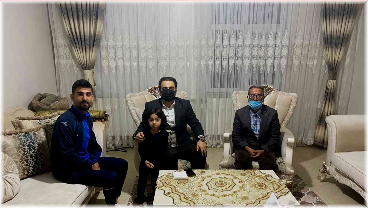 Kaymakam Güder, milli atleti evinde ziyaret etti