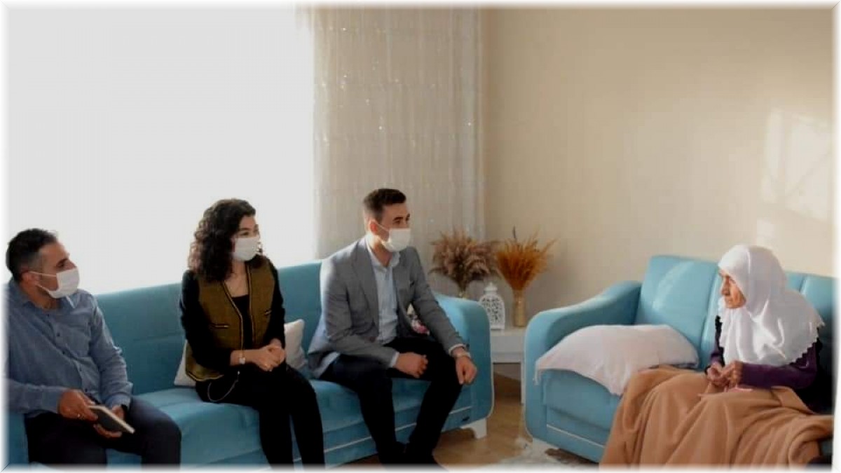 Kaymakam Kaya, yaşlı ve engellileri unutmadı