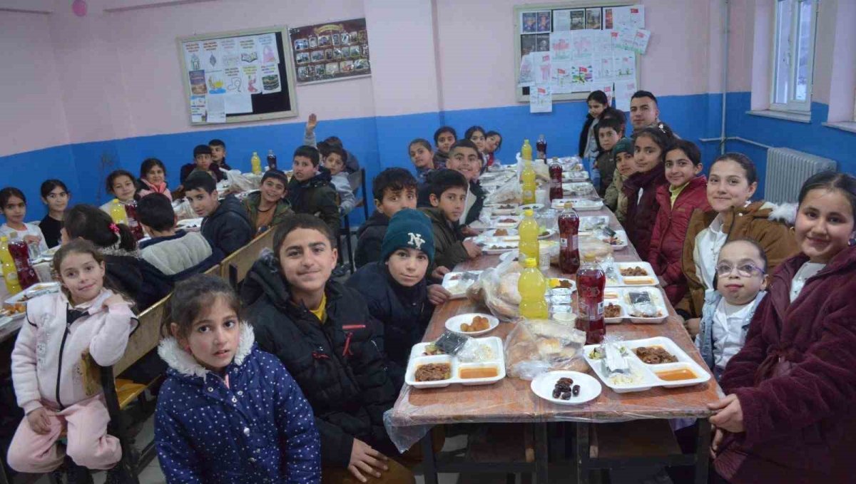 Kaymakam Koşansu öğrencilerle iftar sofrasında buluştu