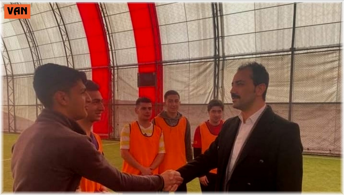Kaymakam Kundakçı turnuvaya katılan gençlerle bir araya geldi