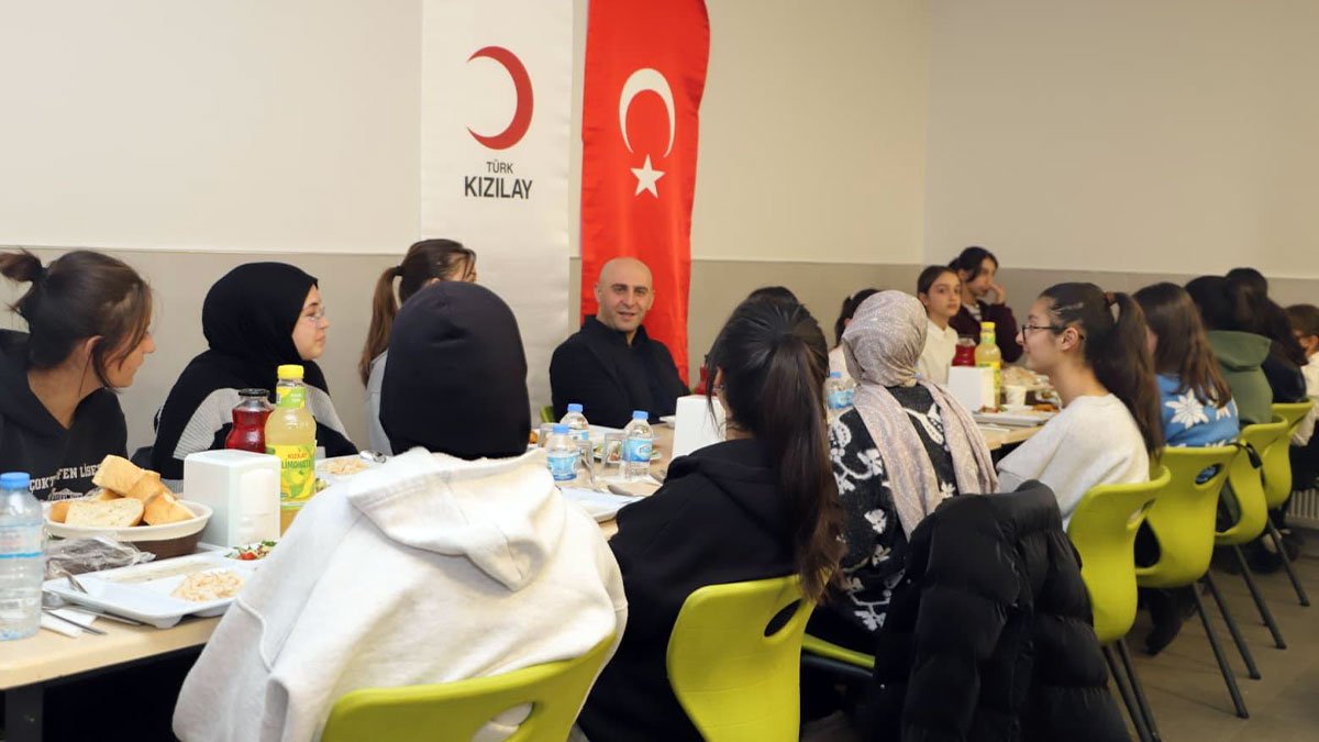 Kaymakam Murat Ekinci, Doğubayazıt’ta Öğrencilerle İftar Sofrasında Buluştu