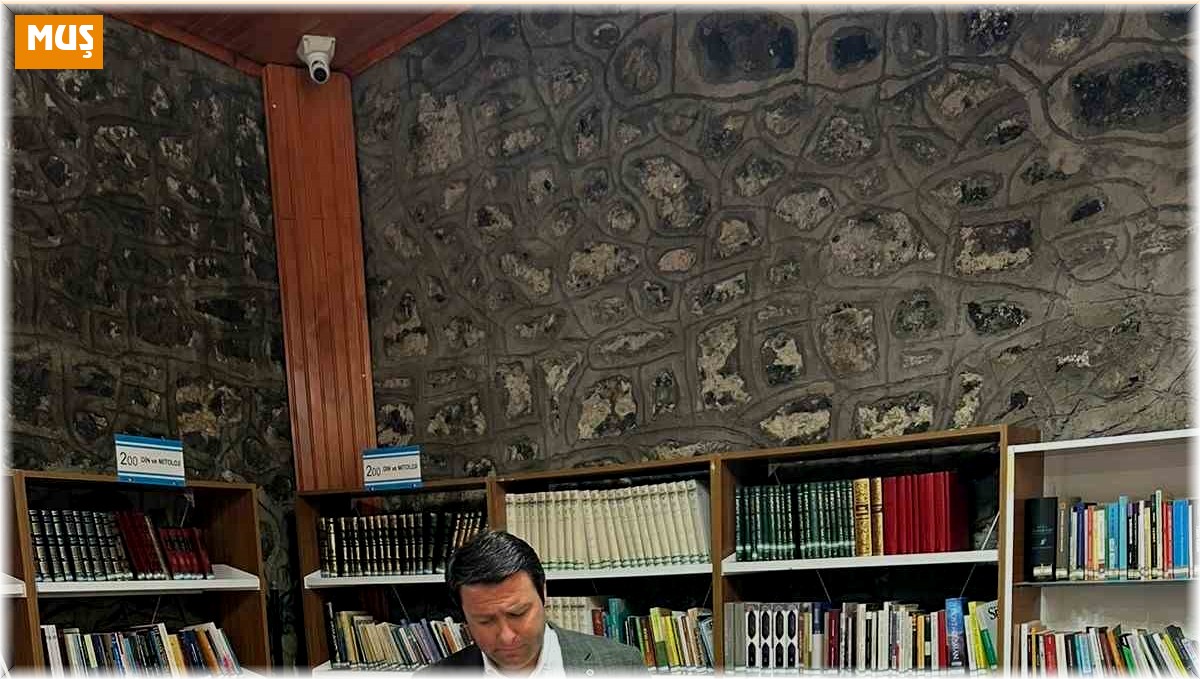 Kaymakam Ocak ilçe halk kütüphanesini ziyaret etti