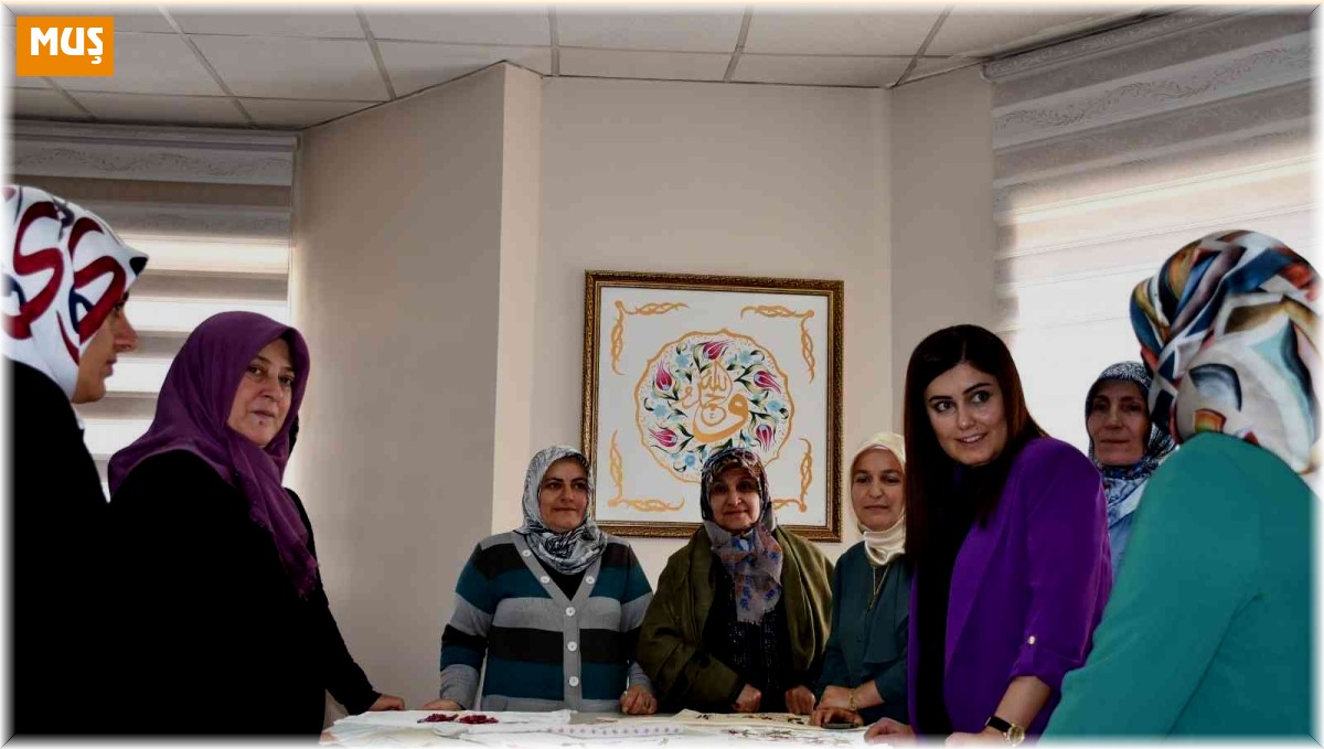 Kaymakam Ocak'ın eşi, ADEM'de kursiyerlerle buluştu