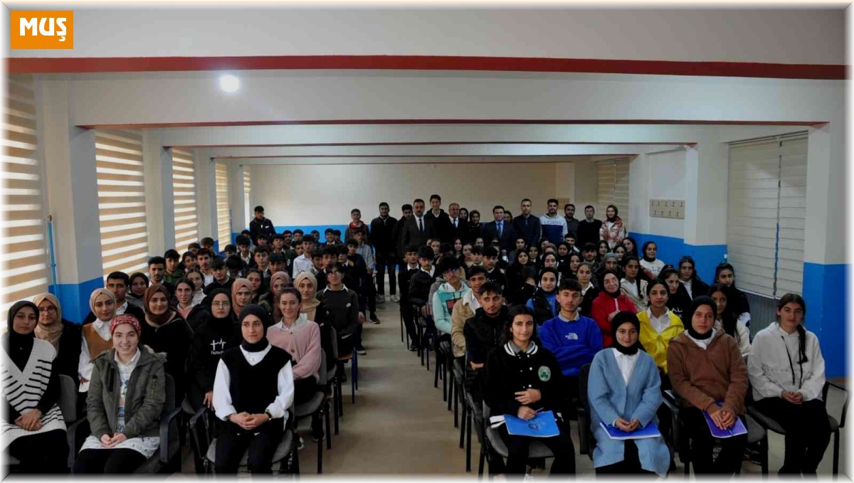 Kaymakam Ocak 'Kariyer Günleri'nde öğrencilerle buluştu