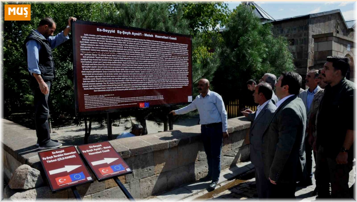 Kaymakam Ocak, tarihi Esenlik köyünü ziyaret ederek yönlendirme tabelalarının yerleştirmesini gerçekleştirdi